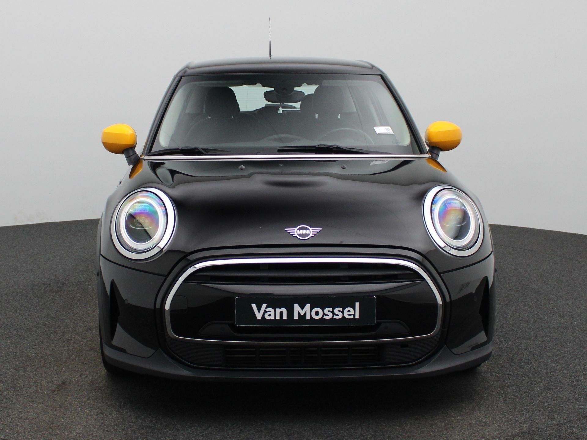 Mini 5 door One, Voorwielaandrijving, 75 kW, Stof, Zwart