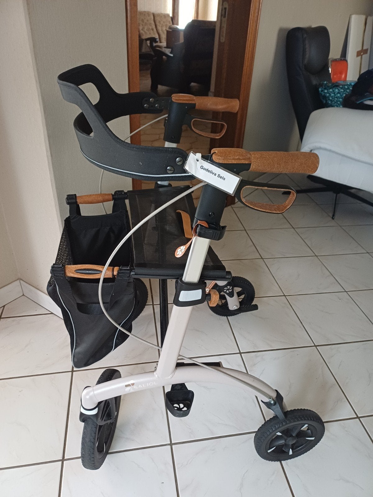 Carbon rollator zeer ligt met bel., Ophalen