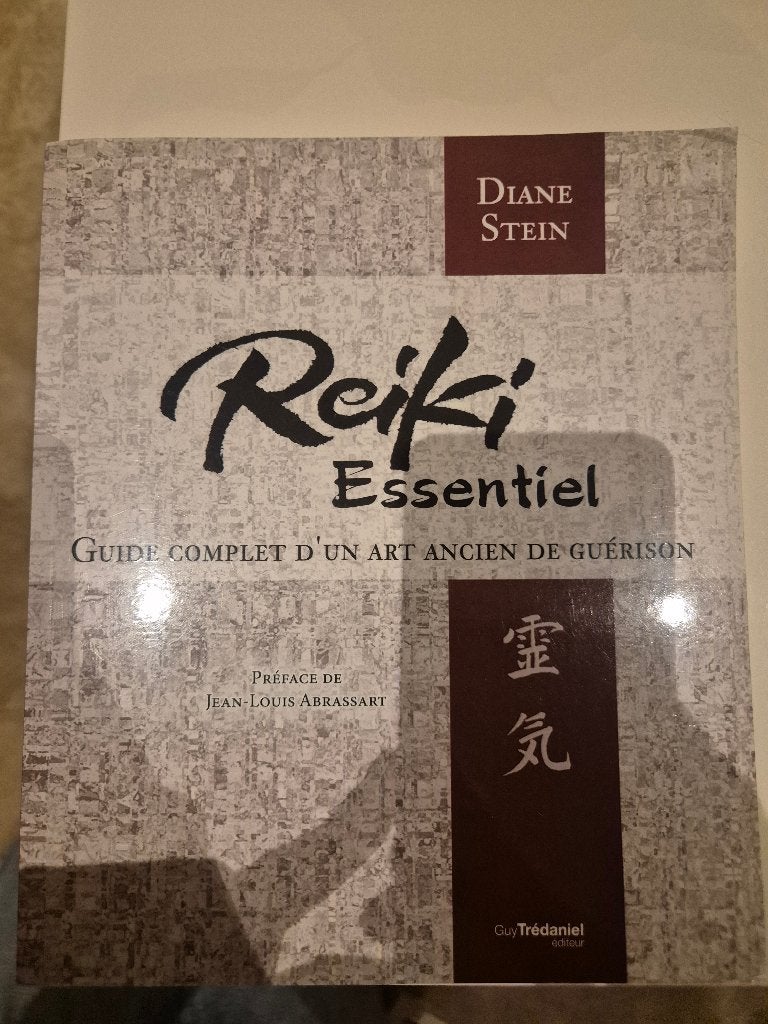 Livre spiritualité "Reiki Essentiel - Guide complet", Livres, Ésotérisme & Spiritualité, DIANE STEIN, Enlèvement ou Envoi, Comme neuf