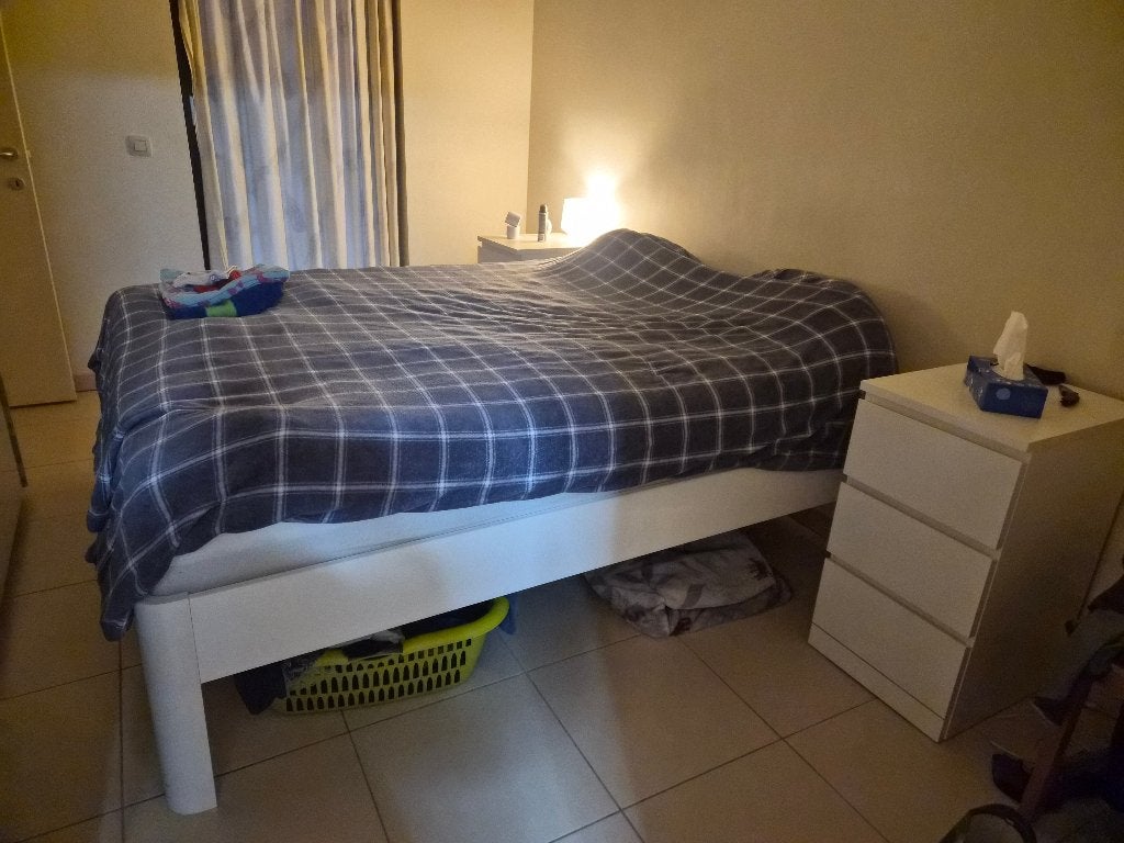 Seniorbed + 2 nachtkastjes, Huis en Inrichting, Ophalen, Wit, Tweepersoons, Zo goed als nieuw