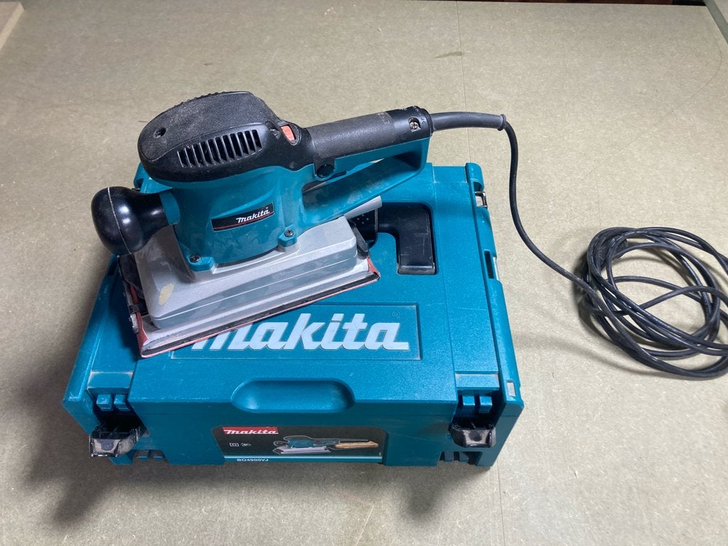 Vlakschuurmachine Makita BO4900VJ, Bricolage & Construction, Outillage | Ponceuses, Enlèvement, Comme neuf, Moins de 600 watts