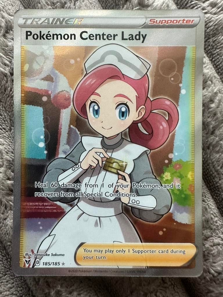Pokémon Center Lady 185/185 Vivid Voltage Full Art, Ophalen of Verzenden, Zo goed als nieuw, Losse kaart