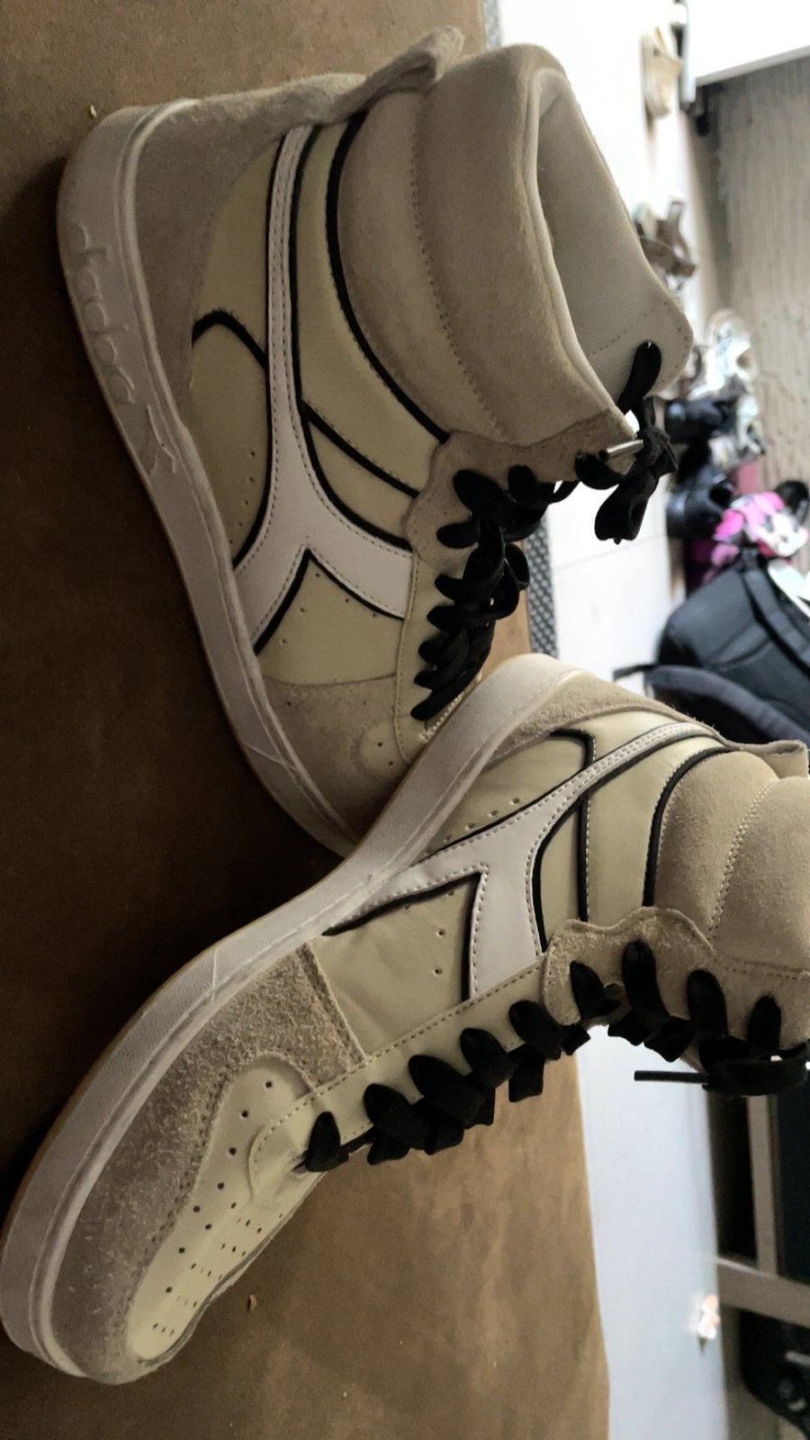 Schoenen, Ophalen, Zo goed als nieuw