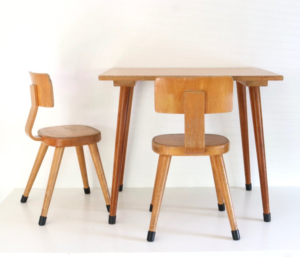Vintage Houten Schilte tafeltje met 2 stoelen- kleuter setje, Ophalen