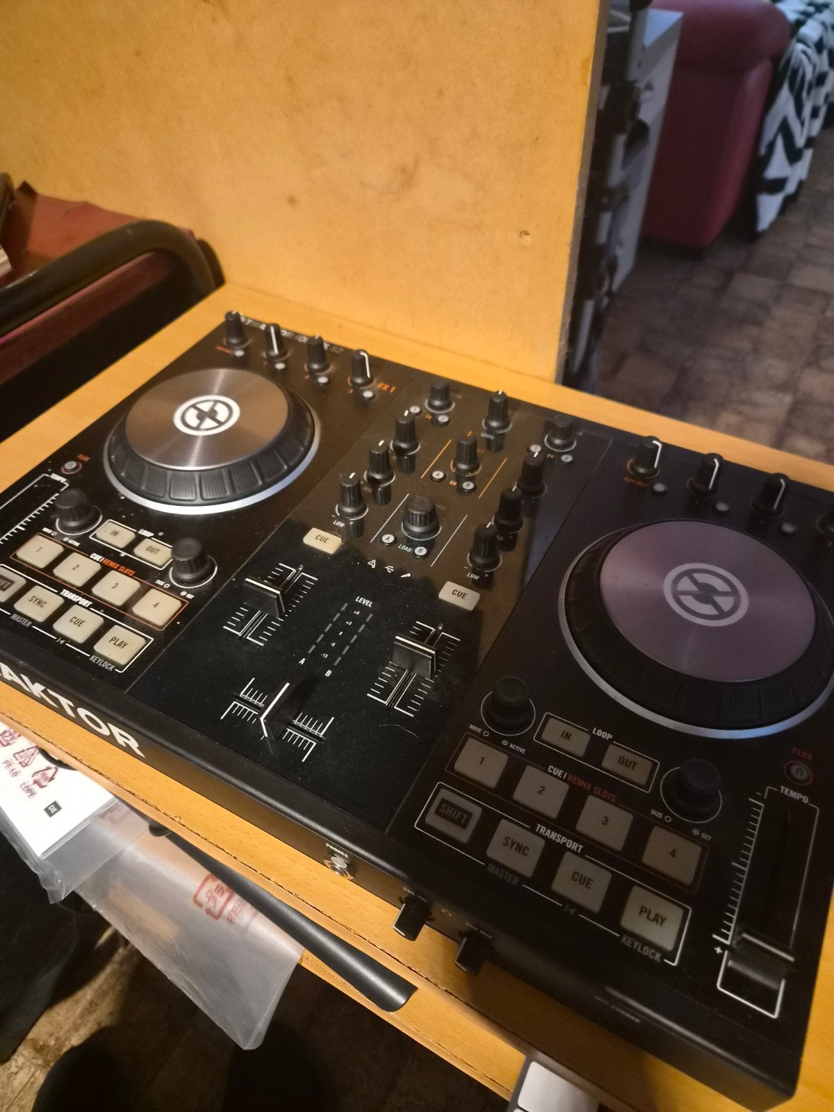 TRAKTOR KONTROL S2, Enlèvement