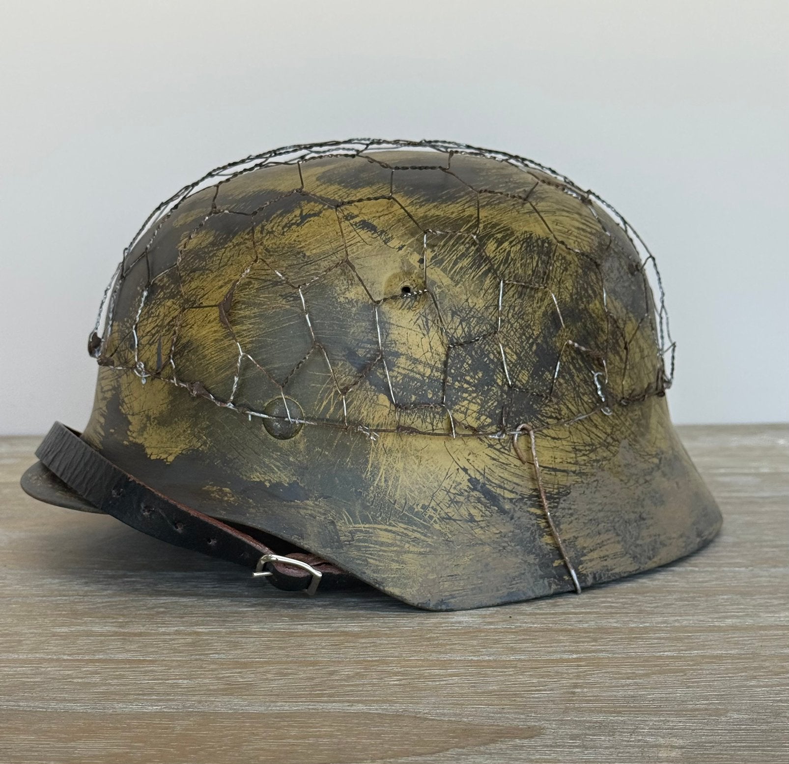 Duitse camo helm met wire, Ophalen of Verzenden