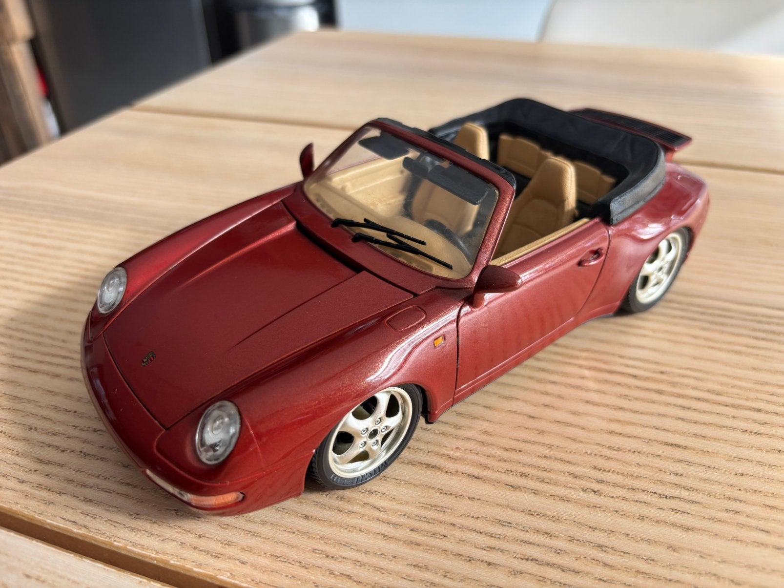 1:18 Porsche 911 Cabriolet 993 (Burago), Ophalen of Verzenden, Zo goed als nieuw, Auto, Burago