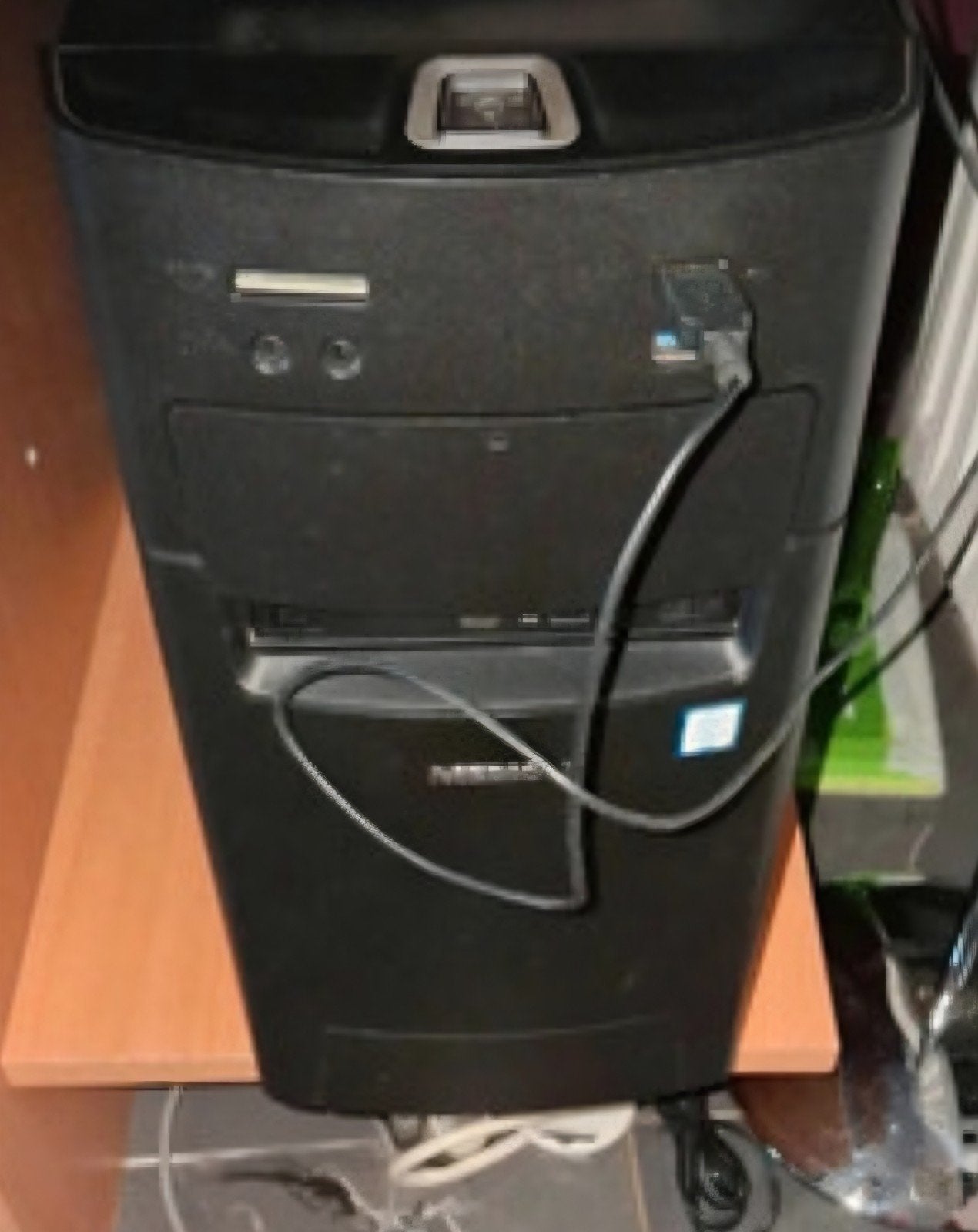 Desktop, scherm, klavier, muis en boxen - ENKEL AFHALEN!!!, Ophalen