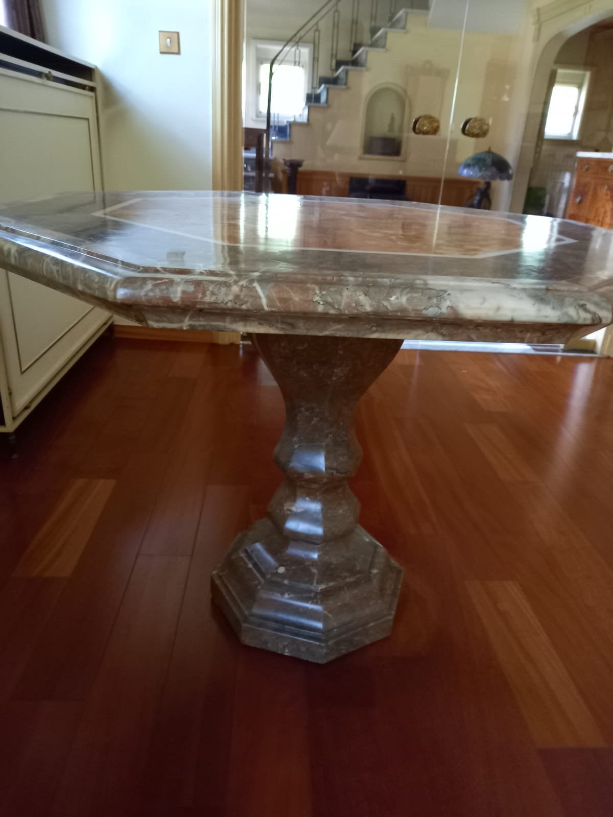 Marmeren tafel, Ophalen