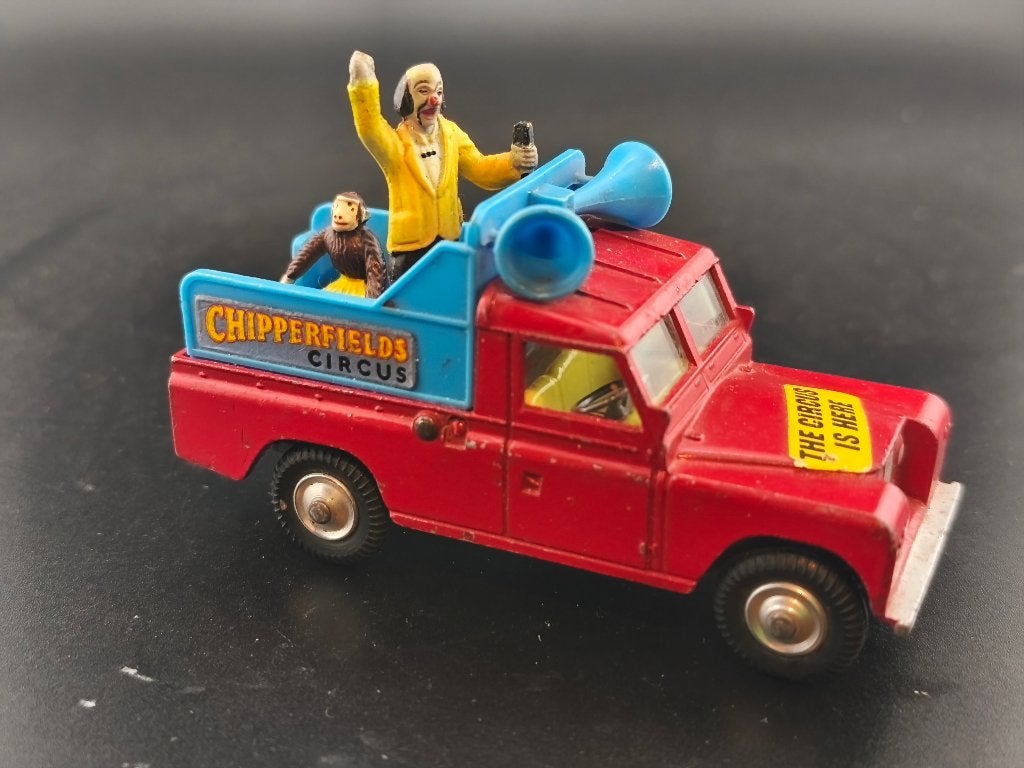 CORGI TOYS UK LAND ROVER CIRCUS CHIPPERFIELD, Ophalen of Verzenden, Gebruikt, Auto, Corgi