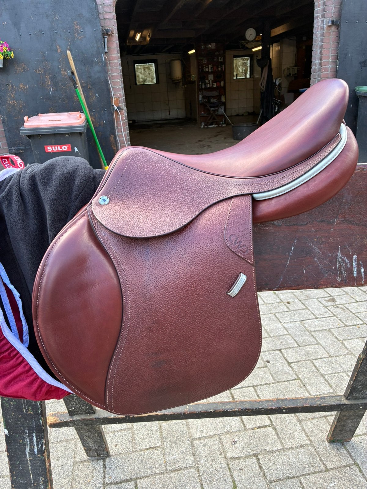 Selle de saut CWD à vendre, Animaux & Accessoires, Chevaux & Poneys | Selles, Enlèvement, Comme neuf