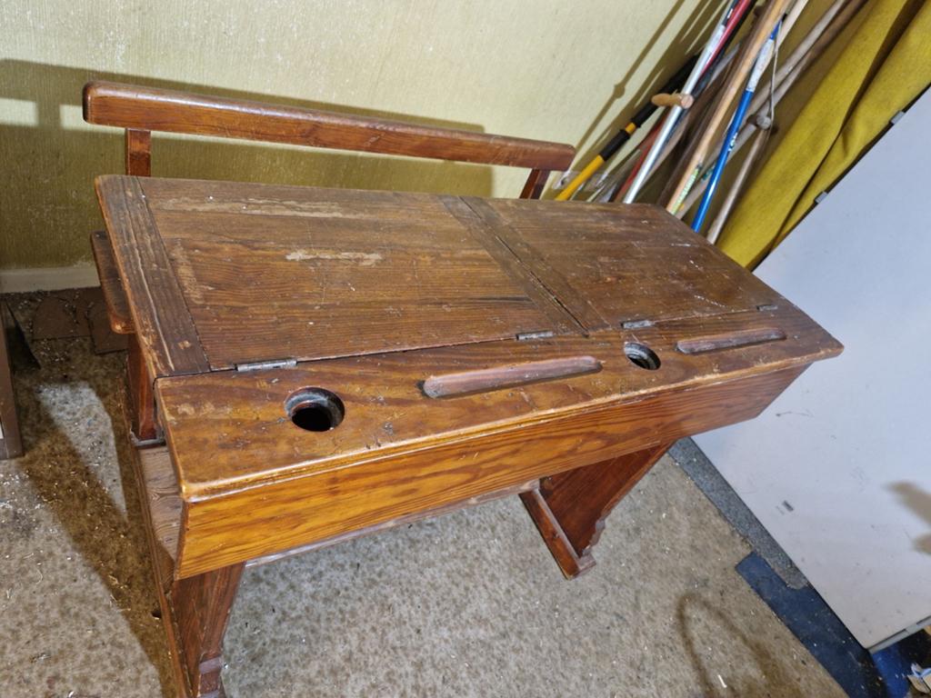 Retro schoolbank, Ophalen