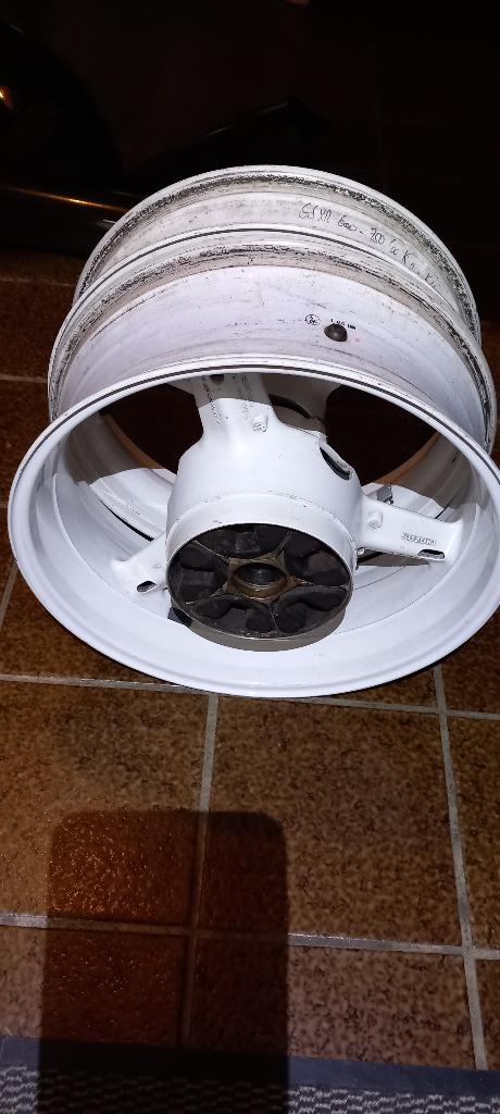 jantes et pièces SUZUKI GSXR 1000  600 750 +- 2001, Enlèvement, Utilisé