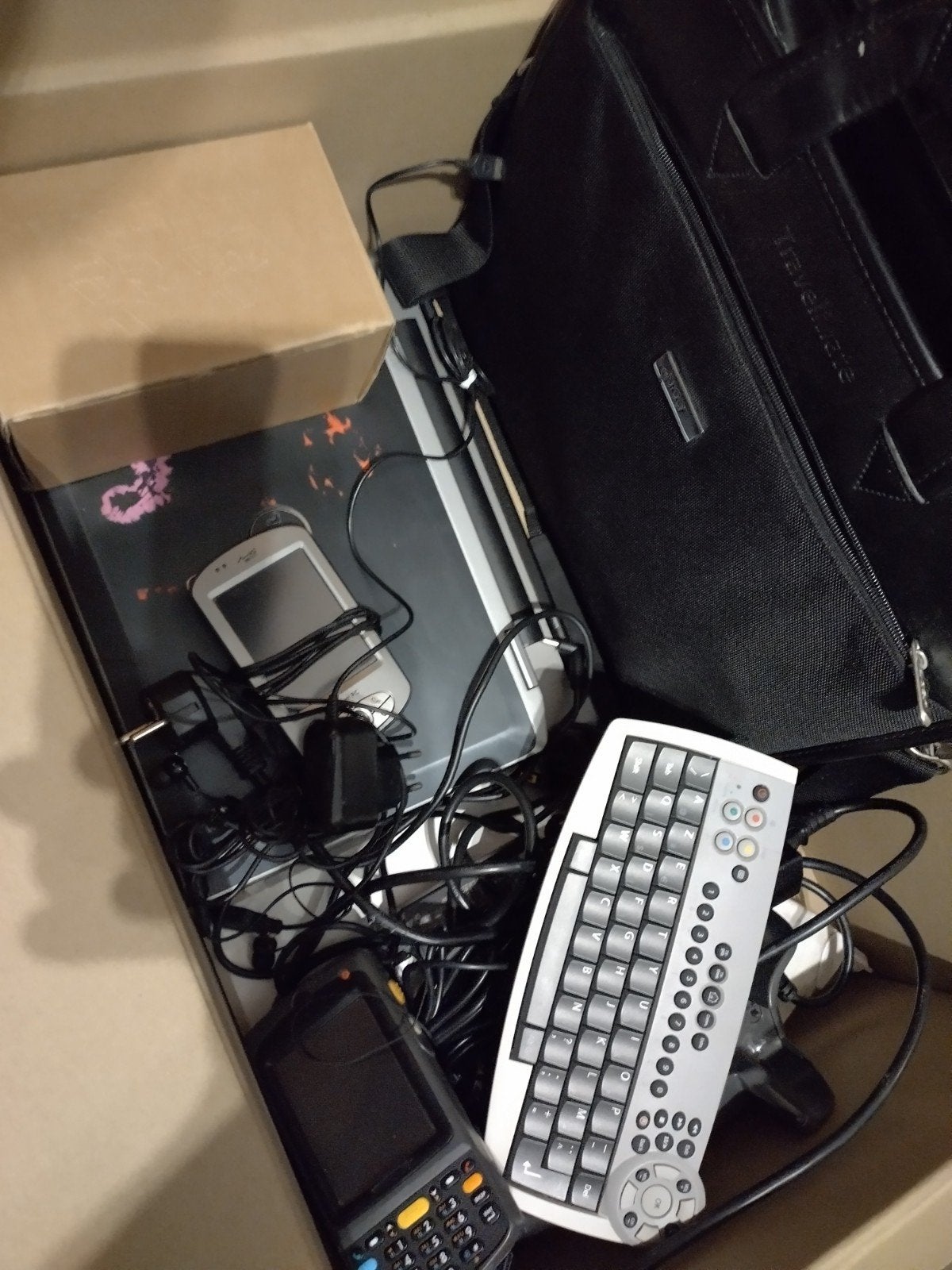 Groot lot IT-materiaal ( 5 laptops, 3 pocket pc ...), Informatique & Logiciels, Enlèvement, SSD