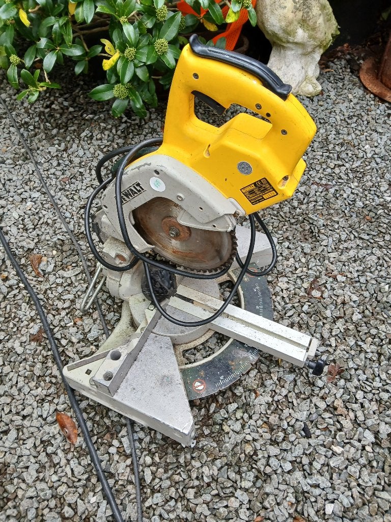 Dewalt : afkortmachine, De Walt, 30 à 70 mm, Enlèvement, Utilisé