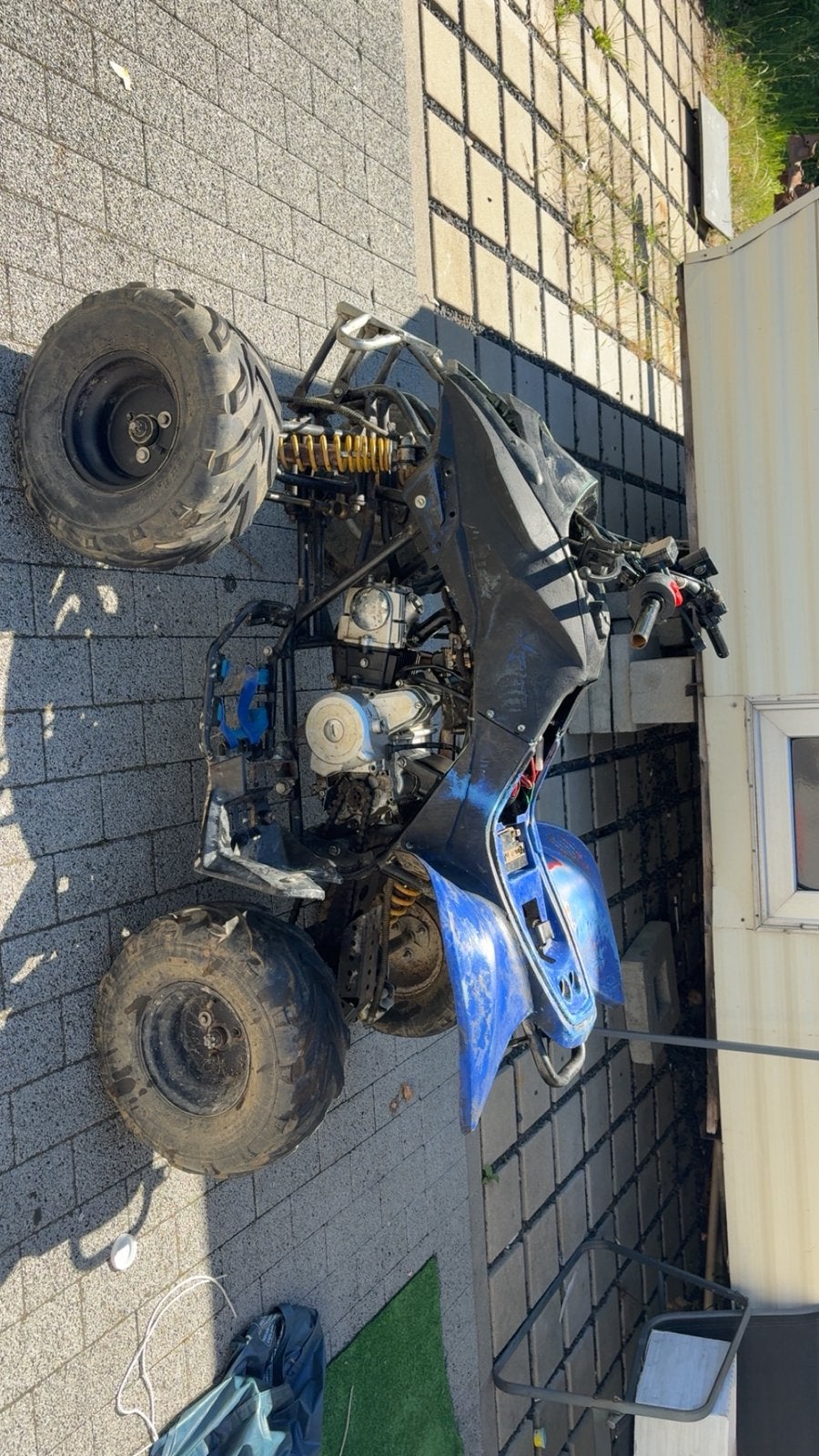 Zwart blauw quad, Motos