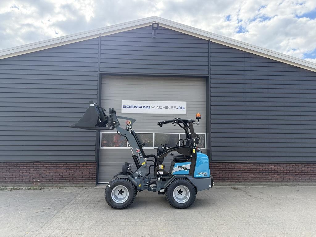 Giant G1500 L X-TRA minishovel / kniklader NIEUW miami blue, Zakelijke goederen, Machines en Bouw | Kranen en Graafmachines, Tobroco