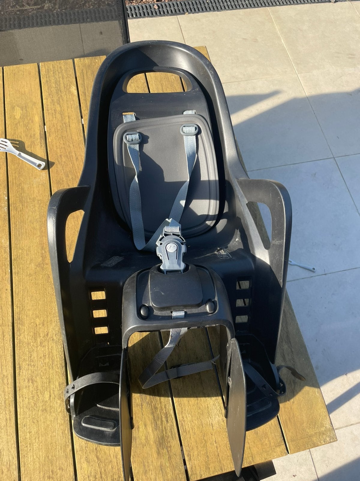 Kinderstoeltje voor bagagedrager, Fietsen en Brommers, Achterzitje, Ophalen, 15 t/m 25 kg, Gebruikt