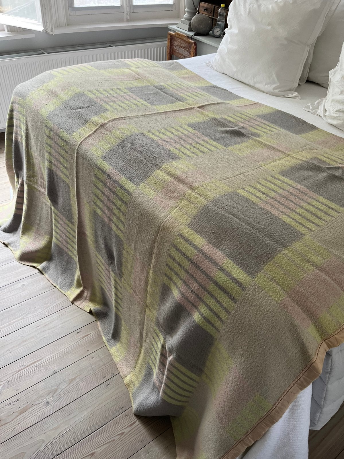MOOIE KLEUR RETRO VINTAGE DEKEN WOONDEKEN BED SOFA, Ophalen of Verzenden, Zo goed als nieuw, Wol, Grijs