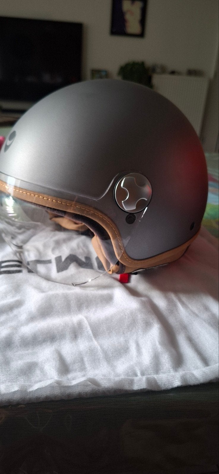 nieuwe helm, Fietsen en Brommers, Brommerhelmen, Ophalen of Verzenden, Nieuw, Medium, Helmond milano