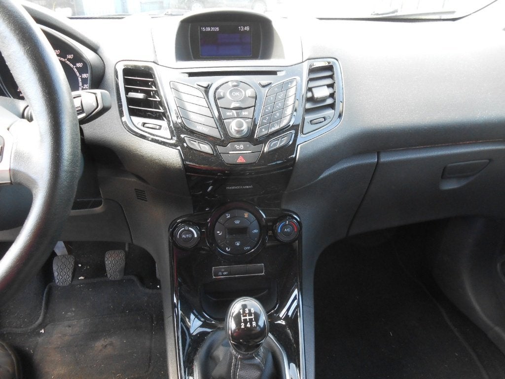Ford Fiesta Titanium, Auto's, Voorwielaandrijving, Verwarmde buitenspiegels, Stof, Zwart