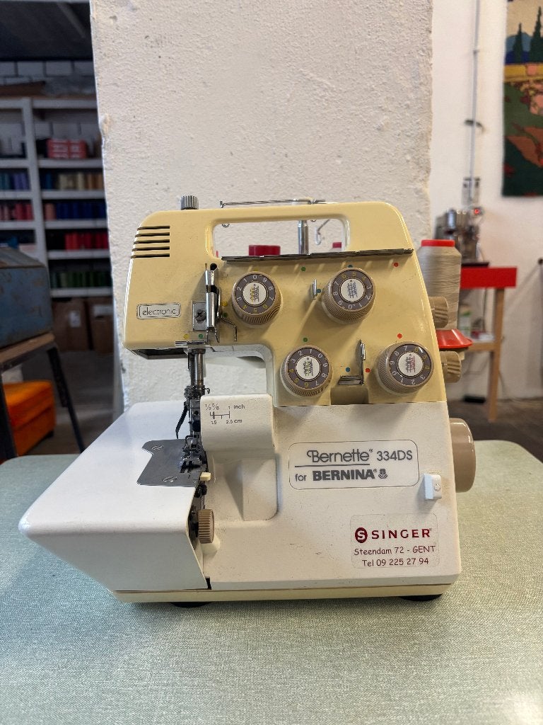 Bernette 334DS overlockmachine, Hobby en Vrije tijd, Ophalen, Gebruikt, Lockmachine, Bernina