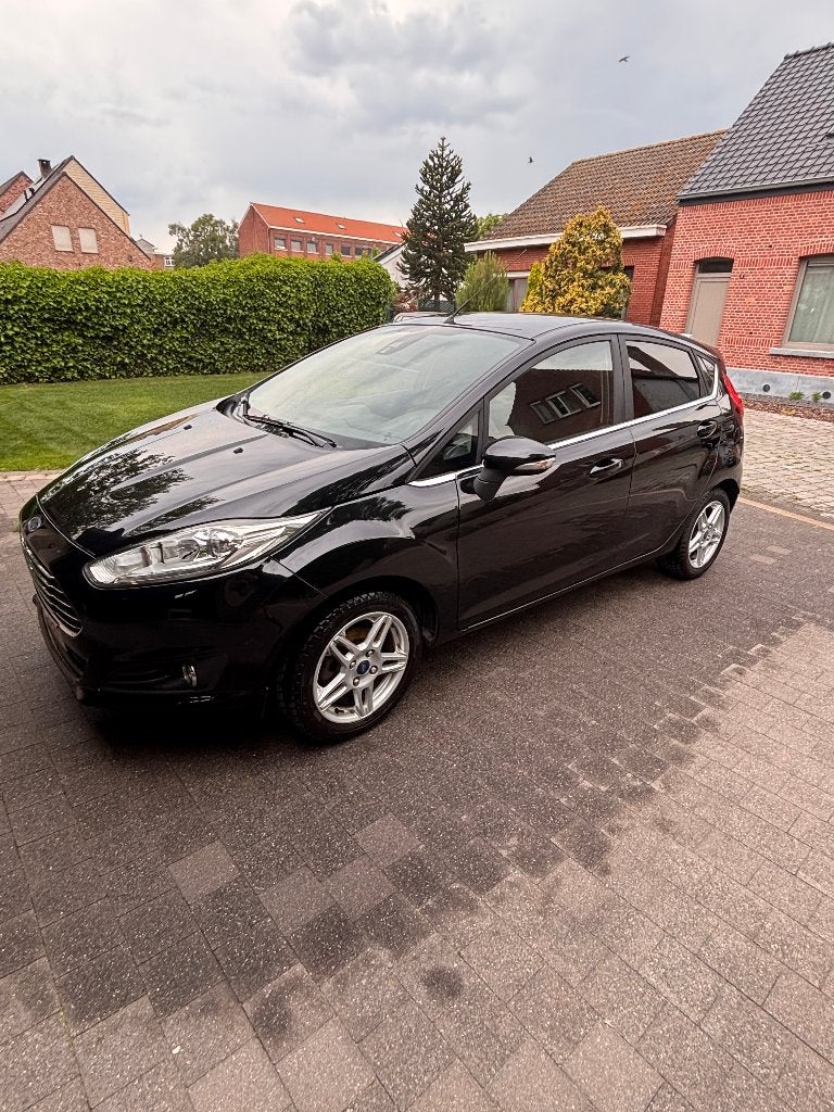 Ford Fiesta Titanium 1.0 Benzine | 101.594 km |Zwart, Voorwielaandrijving, Euro 5, Stof, Zwart