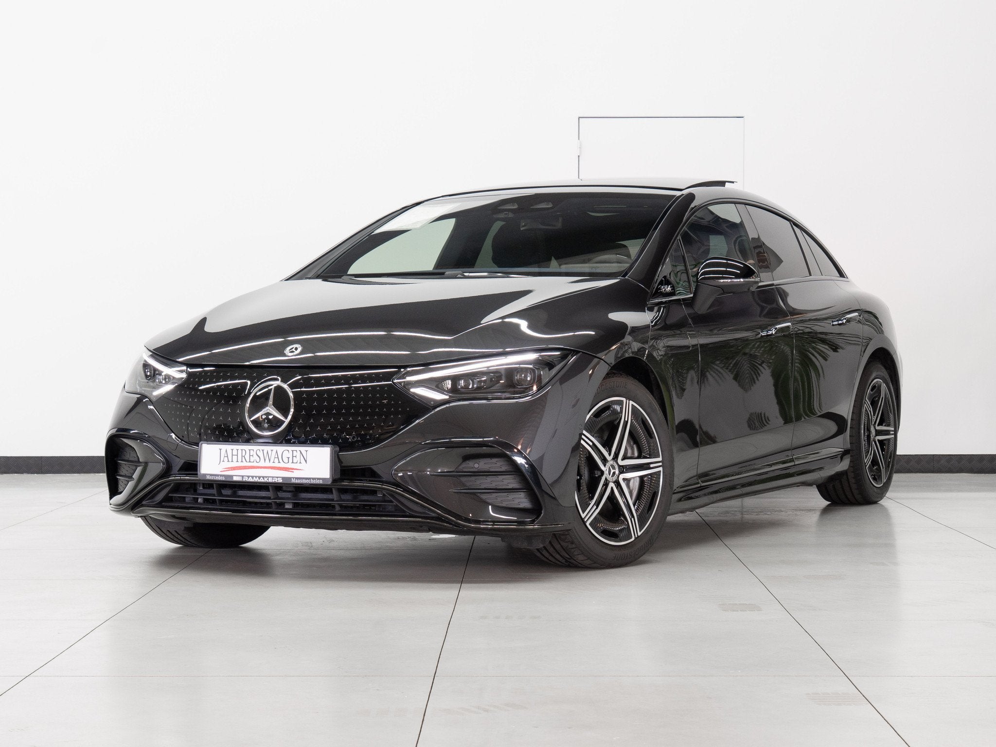 Mercedes-Benz EQE 300 AMG Night PANO Airmatic Achterassturin, Autos, Cuir, Argent ou Gris, 4 portes, Entreprise