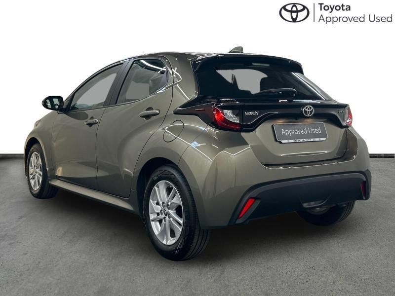 Toyota Yaris 116hp HEV Dynamic | carplay | camera, Automaat, Bruin, https://public.car-pass.be/vhr/4886a37a-d040-422d-89ff-5b30f8ec234c