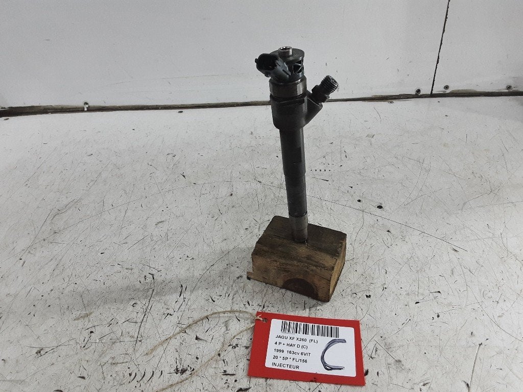 INJECTOR BRANDSTOF Jaguar XF (X260) (01-2015/-) (G4D39K546), Campus Kronberg 7
61476  Kronberg im Taunus, DE, Gebruikt, Jaguar