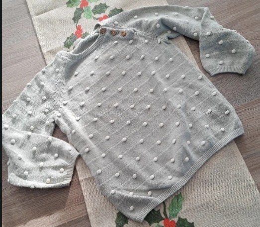 H&M lichtgrijze trui met bolletjes 104, Kinderen en Baby's, Kinderkleding | Maat 104, Meisje, Trui of Vest, H&M, Ophalen of Verzenden