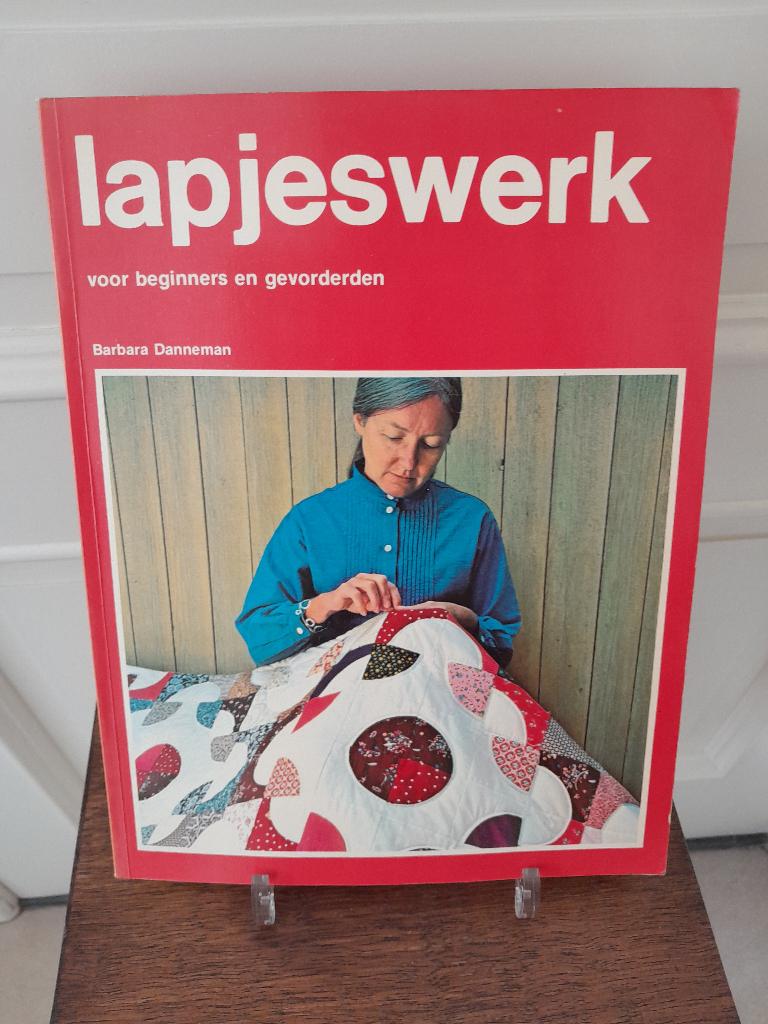 Patchwork Boek Lapjeswerk € 7,00, Boeken, Hobby en Vrije tijd, Borduren en Naaien, Zie beschrijving, Ophalen, Gelezen