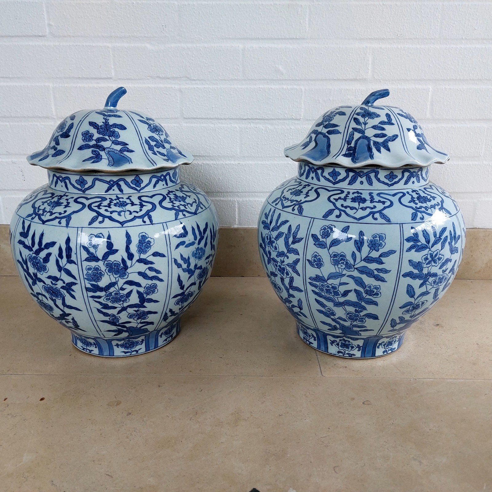 Ancienne paire de bocaux et couvercles chinois bleus et blan, Enlèvement