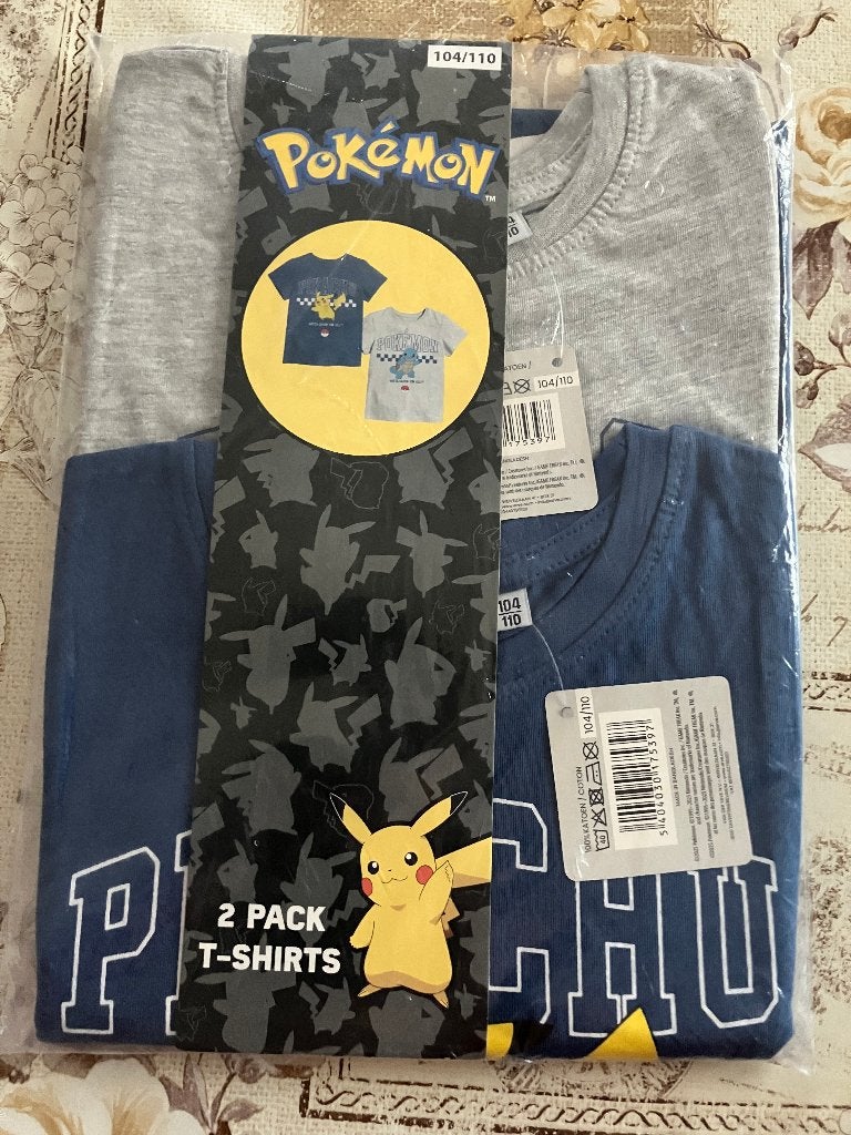 Set van 2 t shirts ( blauw grijs ) Pokemon - Maat 104 / 110, Kinderen en Baby's, Kinderkleding | Maat 104, Ophalen of Verzenden