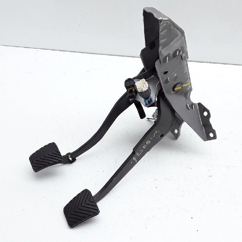 PEDALE DE FREIN ABS Mitsubishi Space Star (A0) (01-2012/-), Utilisé, Mitsubishi