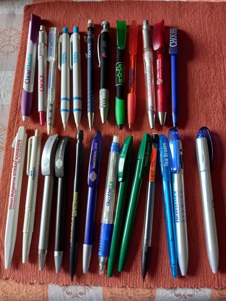 Stylo's (40 tal)  met reclame op. Prijs: 2 euro samen, Verzamelen, Ophalen, Gebruikt, Balpen, Met reclame