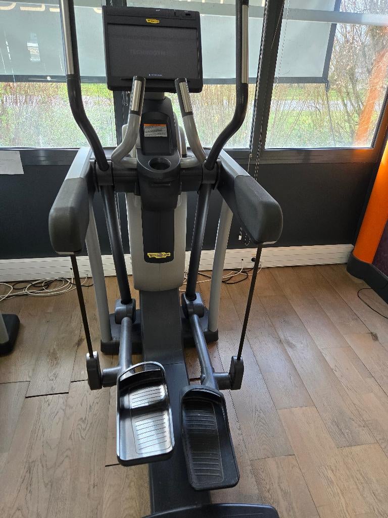 TECHNOGYM VARIO EXCITE 700 UNITY, Enlèvement, Utilisé, Jambes, Autres matériaux