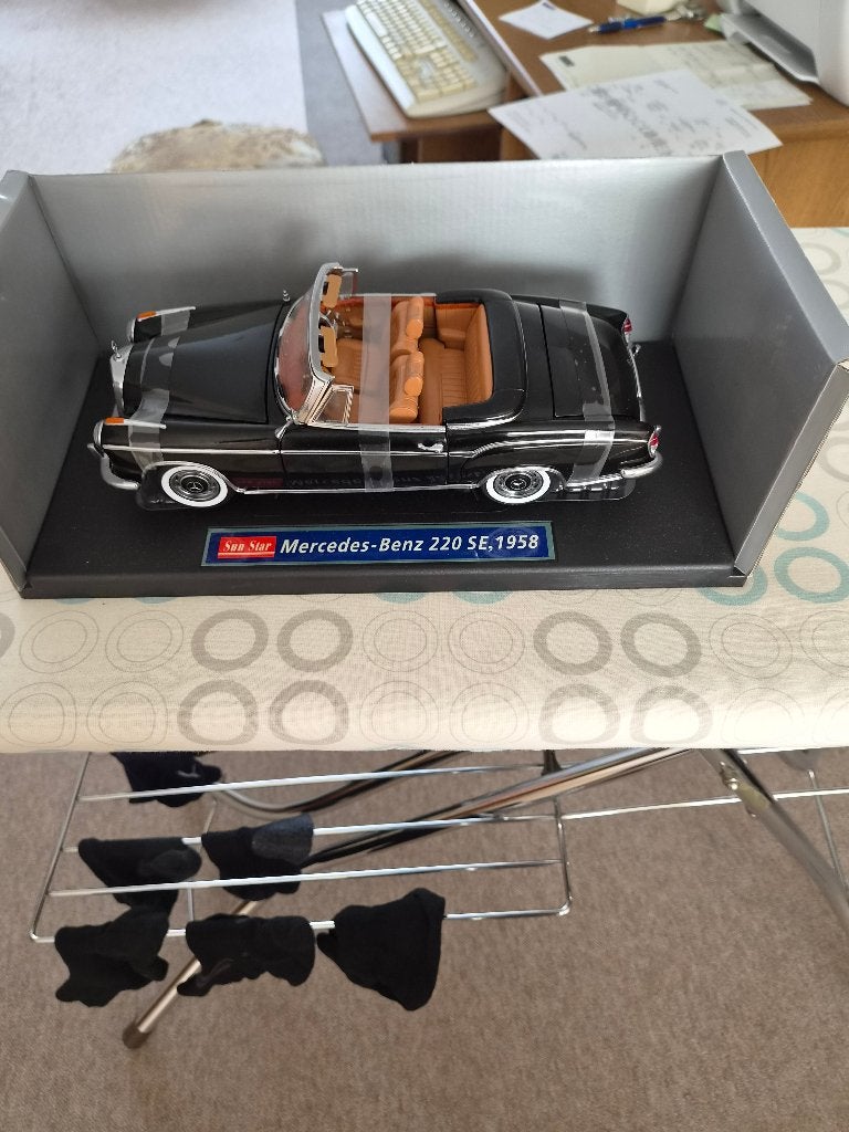 Mercedes -Benz 220 SE .1958 1:18 Merk  Sun-Star, Ophalen, Nieuw, Sun Star