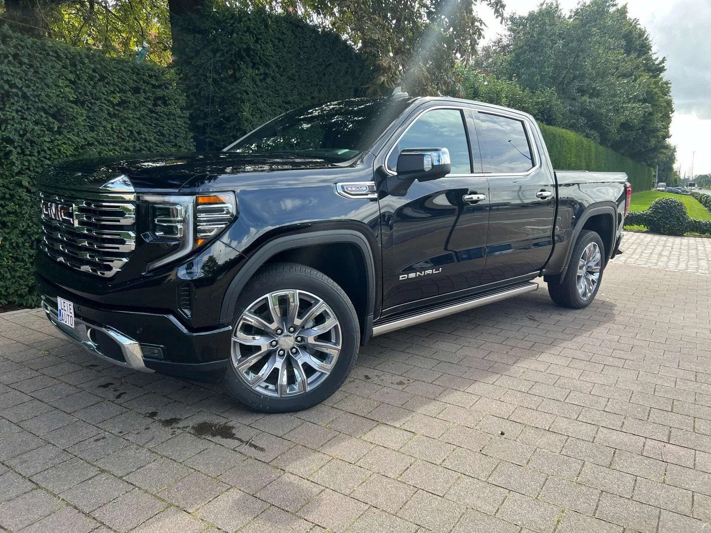 GMC Sierra Denali 6.2L V8 €68.900,- excl btw. (automaat), Auto's, GMC, Automaat, 8 cilinders, Zwart, Bruin