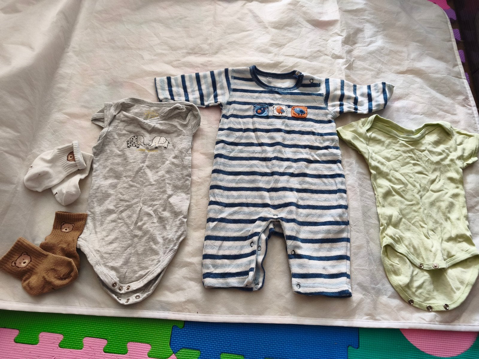 Ensemble de vêtements pour bébé : combinaison, 2 barboteuses, Enfants & Bébés, Enlèvement