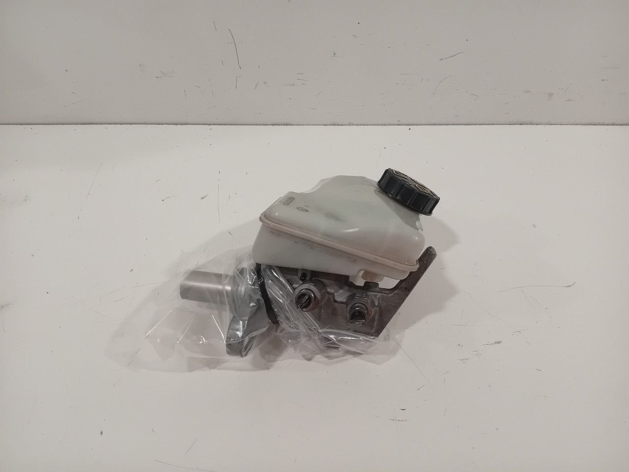 Hoofdrem cylinder Volvo XC90, Onderdelen@venauto.nl, Van der Ven Autorecycling B.V., Ettenseweg 76, 4706 PB Roosendaal, The Netherlands