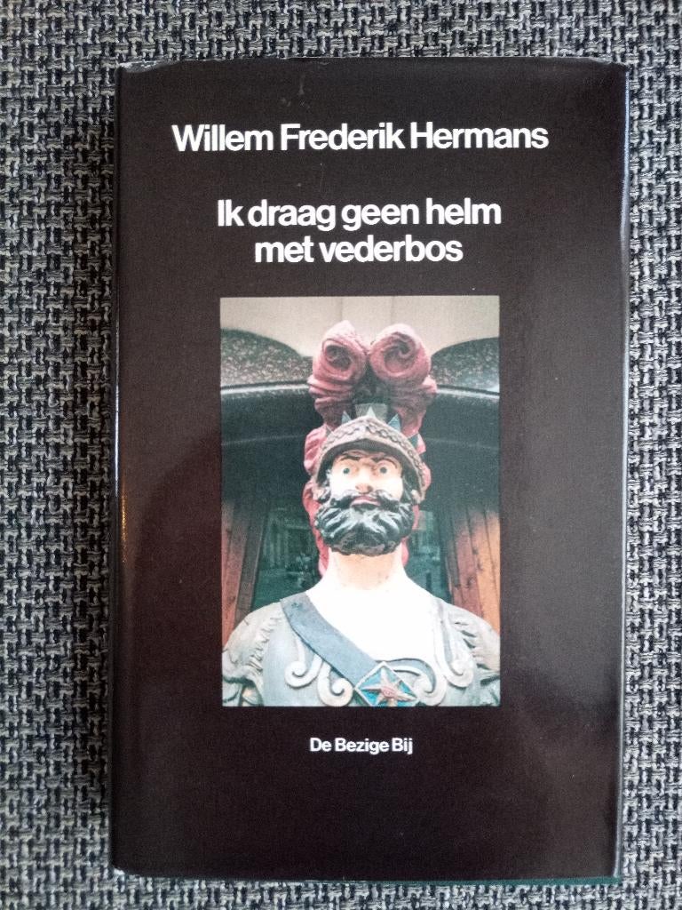 W.F. Hermans - Ik draag geen helm met vederbos (1ste druk), Boeken, Essays, Columns en Interviews, Zo goed als nieuw, Eén auteur