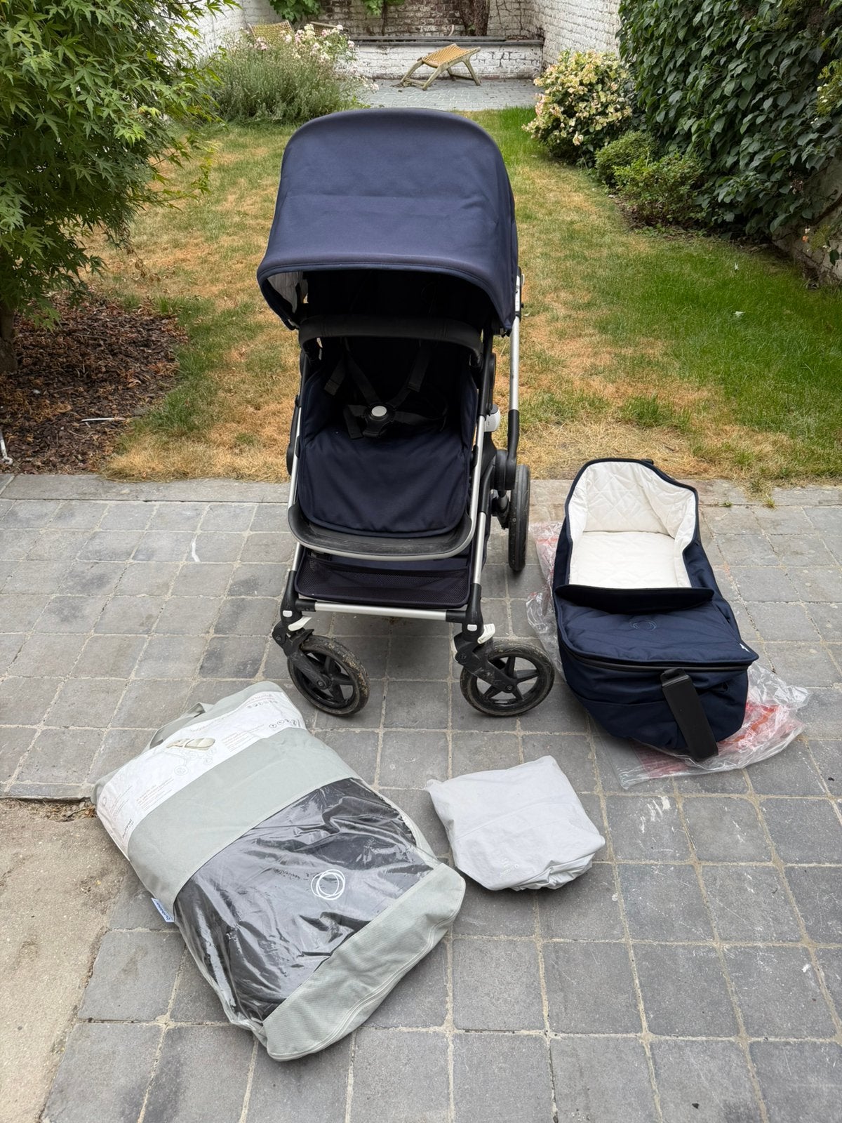 Bugaboo Fox 2 : nacelle + assise + chancelieres+housse pluie, Enfants & Bébés, Avec nacelle, Bugaboo, Comme neuf, Enlèvement