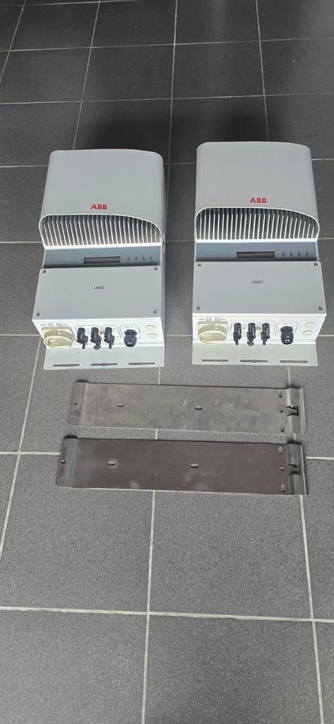 Omvormer ABB UNO 4200w 2 stuks, Doe-het-zelf en Bouw, Ophalen