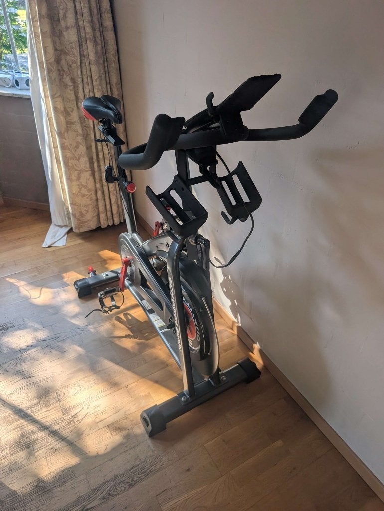 Schwinn 800IC spinningfiets met Bluetooth, Sports & Fitness, Appareils de fitness, Utilisé, Vélo de spinning, Enlèvement
