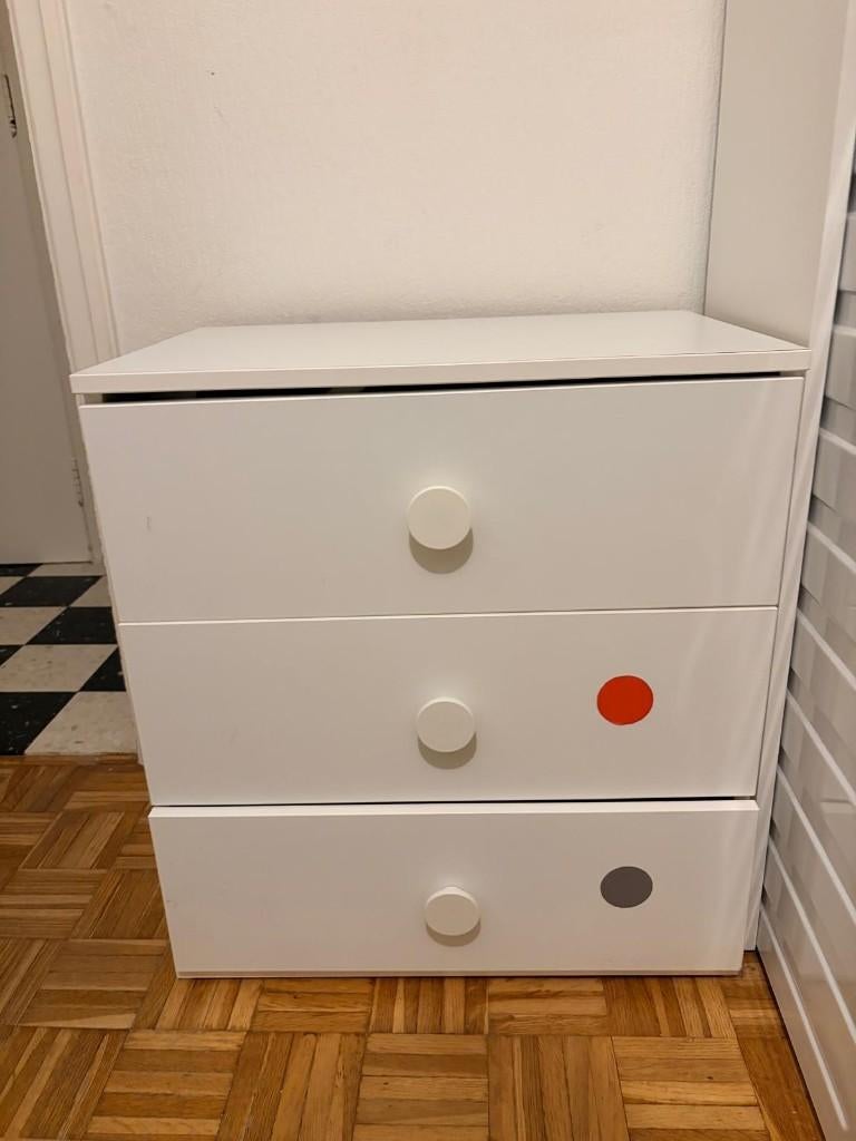 Comode 3 tiroirs GODISHUS, 3 ou 4 tiroirs, 25 à 50 cm, Moins de 100 cm, Enlèvement