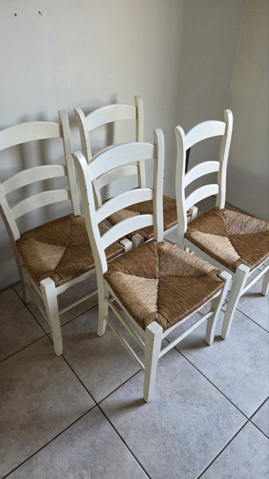 4 witte stoelen met rieten zitting, Huis en Inrichting, Stoelen, Ophalen