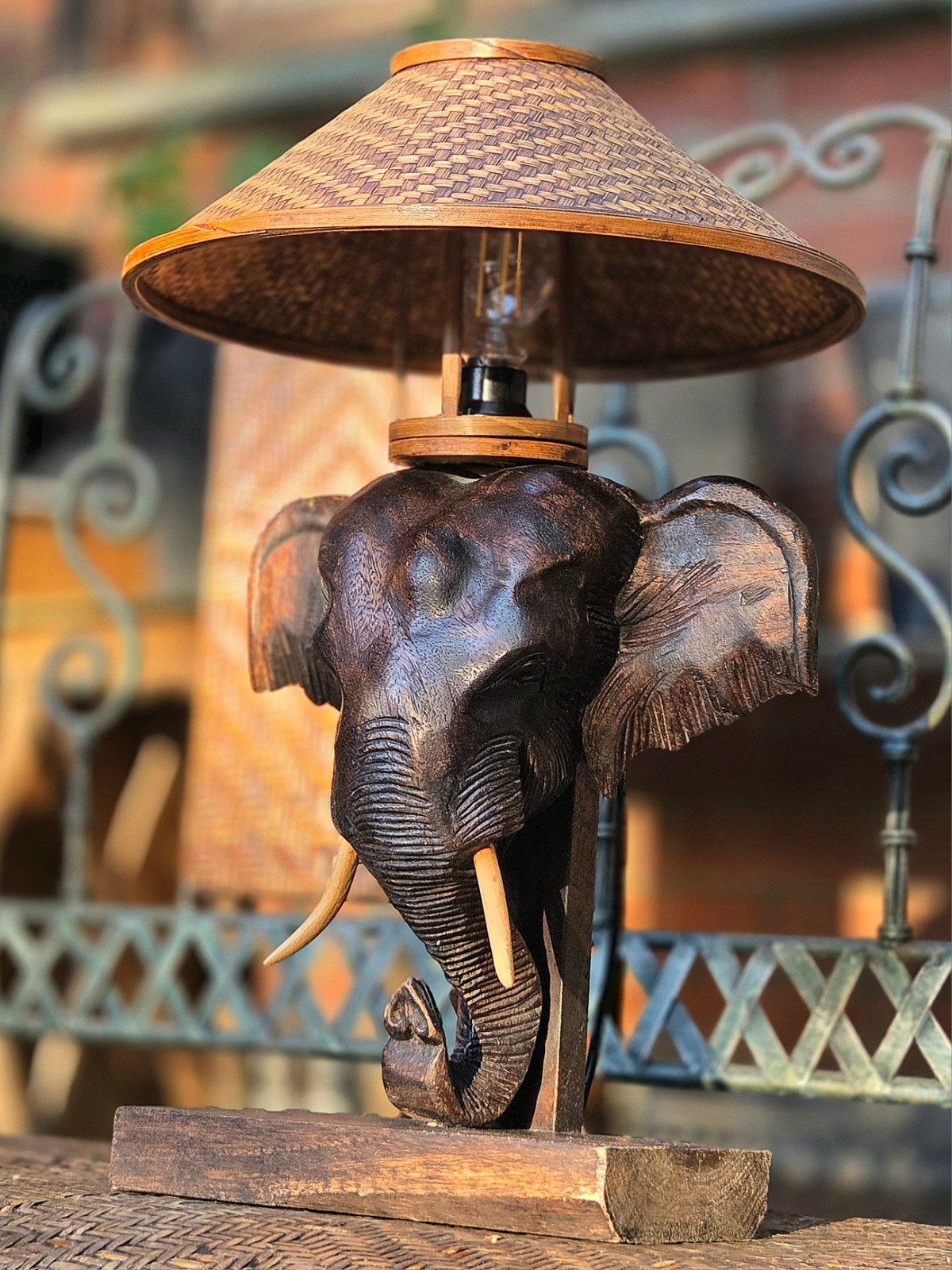 Lampe exotique éléphant, Enlèvement