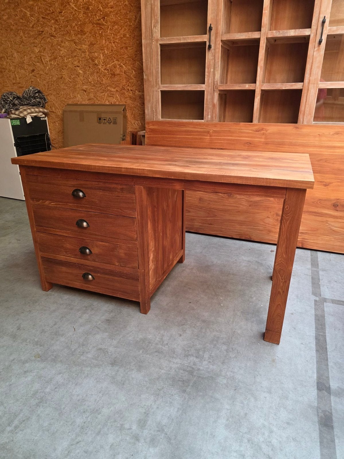 Mooie massief teakhouten bureau met 4 lades.vaste prijs, Ophalen