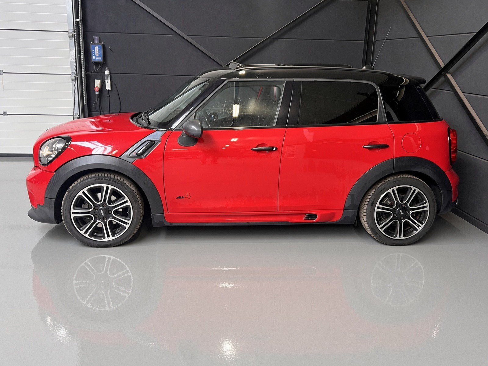Mini countryman 4x4 1.6 benzine automaat, bj2014, 185.000km, 135 kW, Carnet d'entretien, Noir, 5 portes